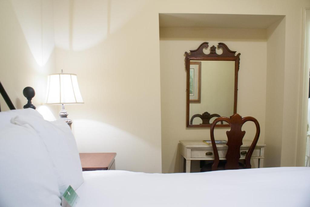 Audubon Cottages New Orleans Room photo
