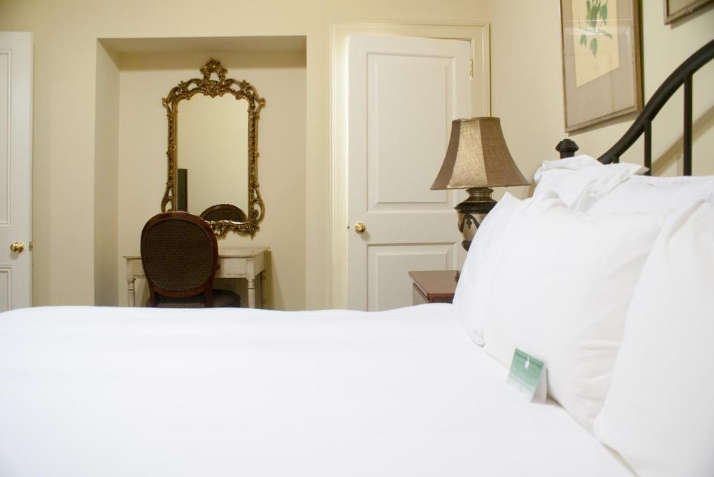 Audubon Cottages New Orleans Room photo